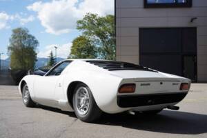 Afbeelding 54/74 van Lamborghini Miura P 400 (1968)