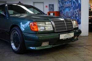 Image 3/38 of Mercedes-Benz 300 CE-24 (1992)