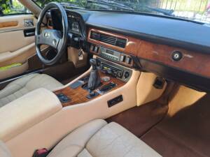 Image 18/40 of Jaguar XJ-S 3.6 (1987)