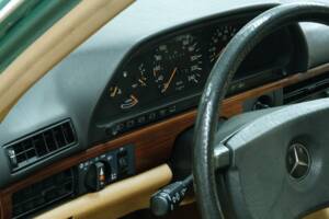 Bild 36/50 von Mercedes-Benz 260 SE (1990)
