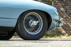 Image 43/50 de Jaguar E-Type (1968)