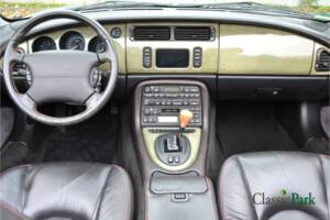 Image 13/50 of Jaguar XKR &quot;Silverstone&quot; (2000)