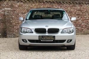 Immagine 5/50 di BMW 750i (2007)
