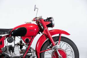 Image 48/50 de Moto Guzzi 250 SS (1950)