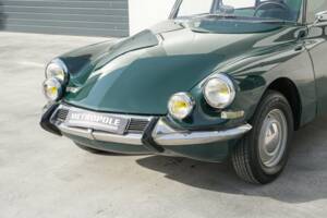 Image 40/43 of Citroën ID 19 Break (1967)