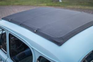 Image 23/66 of Renault R 4 Super (1962)