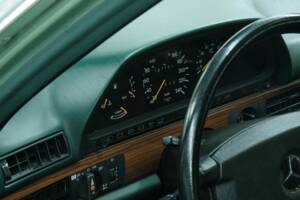 Bild 36/50 von Mercedes-Benz 300 SE (1986)
