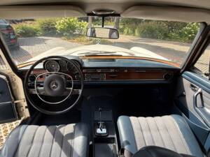 Image 23/54 de Mercedes-Benz 280 SE 3,5 (1970)