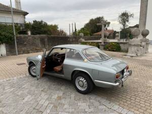 Image 37/53 of Alfa Romeo 1750 GT Veloce (1971)