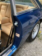 Image 30/77 of Ferrari 365 GT4 2+2 (1975)