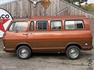 Image 5/50 of Chevrolet G-10 Van (1965)
