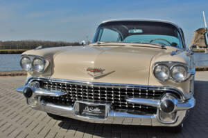 Image 5/29 of Cadillac 60 Special Fleetwood (1958)
