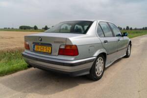 Image 3/40 de BMW 320i (1994)