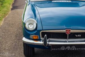 Image 4/40 of MG MGB GT V8 (1973)