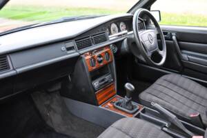 Image 25/31 of Mercedes-Benz 190 E (1993)