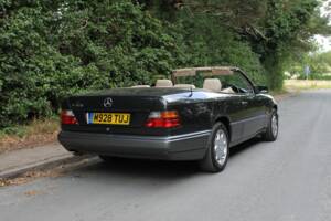 Image 6/22 of Mercedes-Benz E 320 (1994)