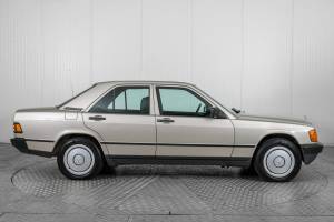 Image 12/50 of Mercedes-Benz 190 D (1986)