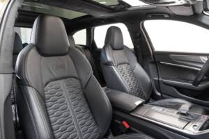 Image 28/40 of Audi RS6 Avant (2019)