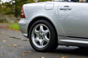 Image 16/47 of Mercedes-Benz SLK 230 Kompressor (2000)