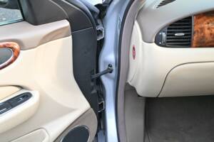 Image 46/50 of Jaguar XJ 8 4.2 (2006)