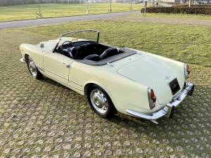 Image 13/33 of Alfa Romeo 2000 Spider (1960)
