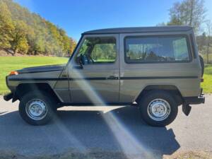 Image 10/39 of Mercedes-Benz 230 GE (SWB) (1986)