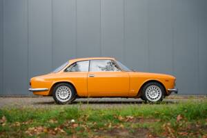 Image 14/38 of Alfa Romeo Giulia GT 1300 Junior (1968)