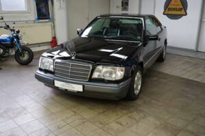 Bild 8/35 von Mercedes-Benz E 320 (1993)