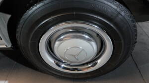 Image 30/35 of Mercedes-Benz 230 SL (1964)