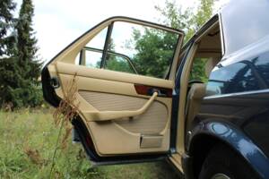 Image 31/51 de Mercedes-Benz 500 SE (1984)