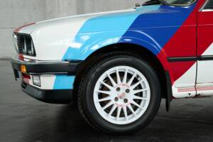 Bild 4/50 von BMW 325i (1986)