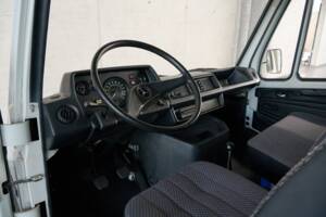 Image 29/43 of Mercedes-Benz T1 208 (1981)