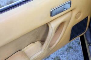 Image 25/32 of Ferrari 400 GT (1977)