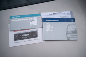 Image 39/77 de Mercedes-Benz 190 E 2.3 (1988)