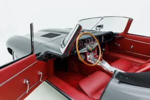 Image 25/32 of Jaguar E-Type 3.8 (1961)