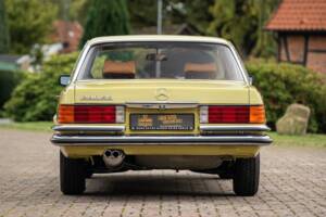 Afbeelding 16/75 van Mercedes-Benz 280 SE (1976)