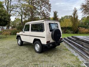 Image 5/33 of Mercedes-Benz 200 GE (SWB) (1987)