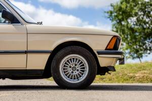 Image 28/48 of BMW 320/6 (1980)