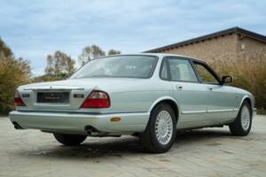 Image 6/50 de Jaguar XJ 8 Sovereign (1997)