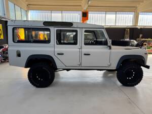 Image 15/45 de Land Rover Defender 110 (1991)