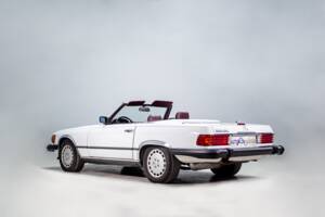 Image 18/48 of Mercedes-Benz 560 SL (1988)