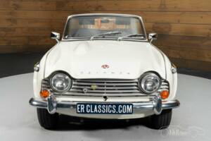 Image 16/19 of Triumph TR 4A (1966)