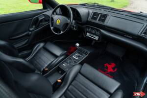 Bild 31/53 von Ferrari F 355 Berlinetta (1996)