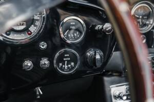 Image 28/33 of Aston Martin DB 5 Volante (1964)