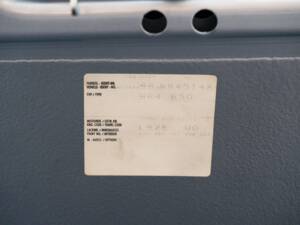 Image 33/37 de Porsche 911 Carrera 2 (WTL) (1992)