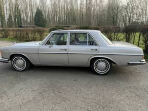 Image 8/8 de Mercedes-Benz 280 SE (1971)