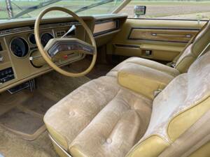 Image 2/8 of Ford Thunderbird (1976)