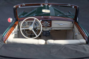Image 16/38 de Mercedes-Benz 220 Cabriolet A (1955)