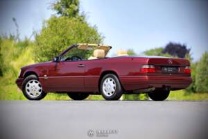 Bild 6/79 von Mercedes-Benz E 220 (1996)