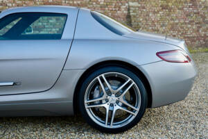 Image 37/50 of Mercedes-Benz SLS AMG (2011)